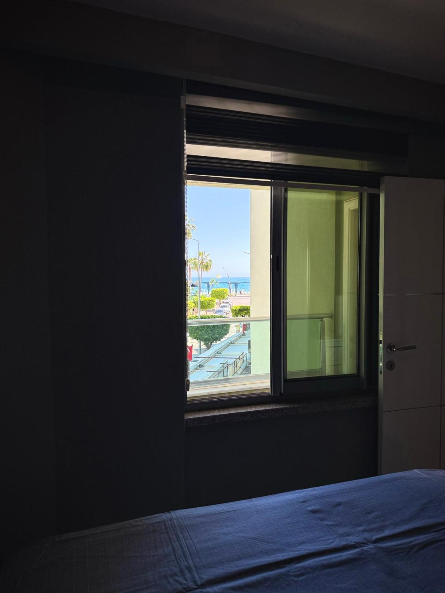 אלאניה Sa Apartments! Beachfront Apartment With Sea View & Pool מראה חיצוני תמונה