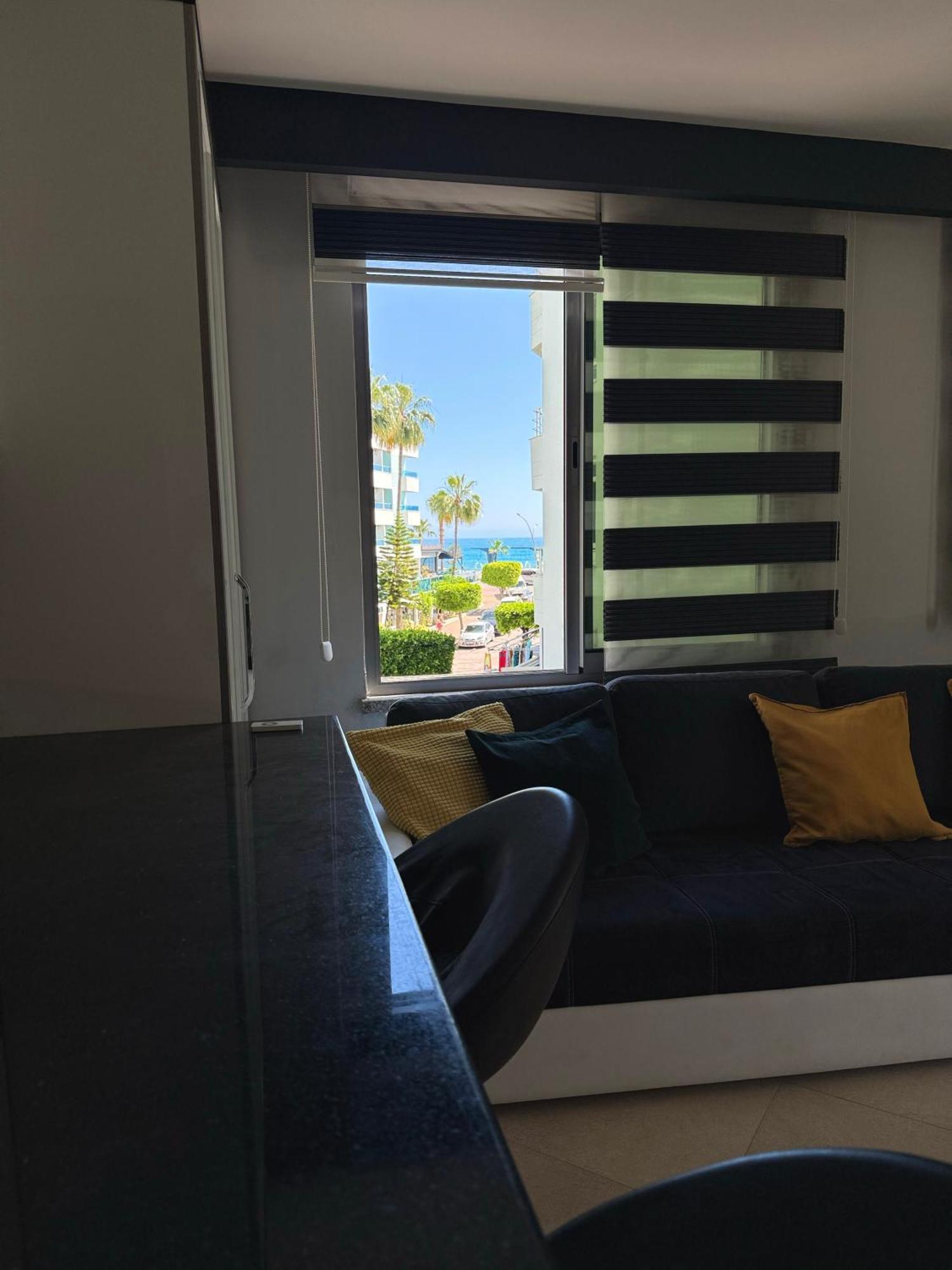 אלאניה Sa Apartments! Beachfront Apartment With Sea View & Pool חדר תמונה