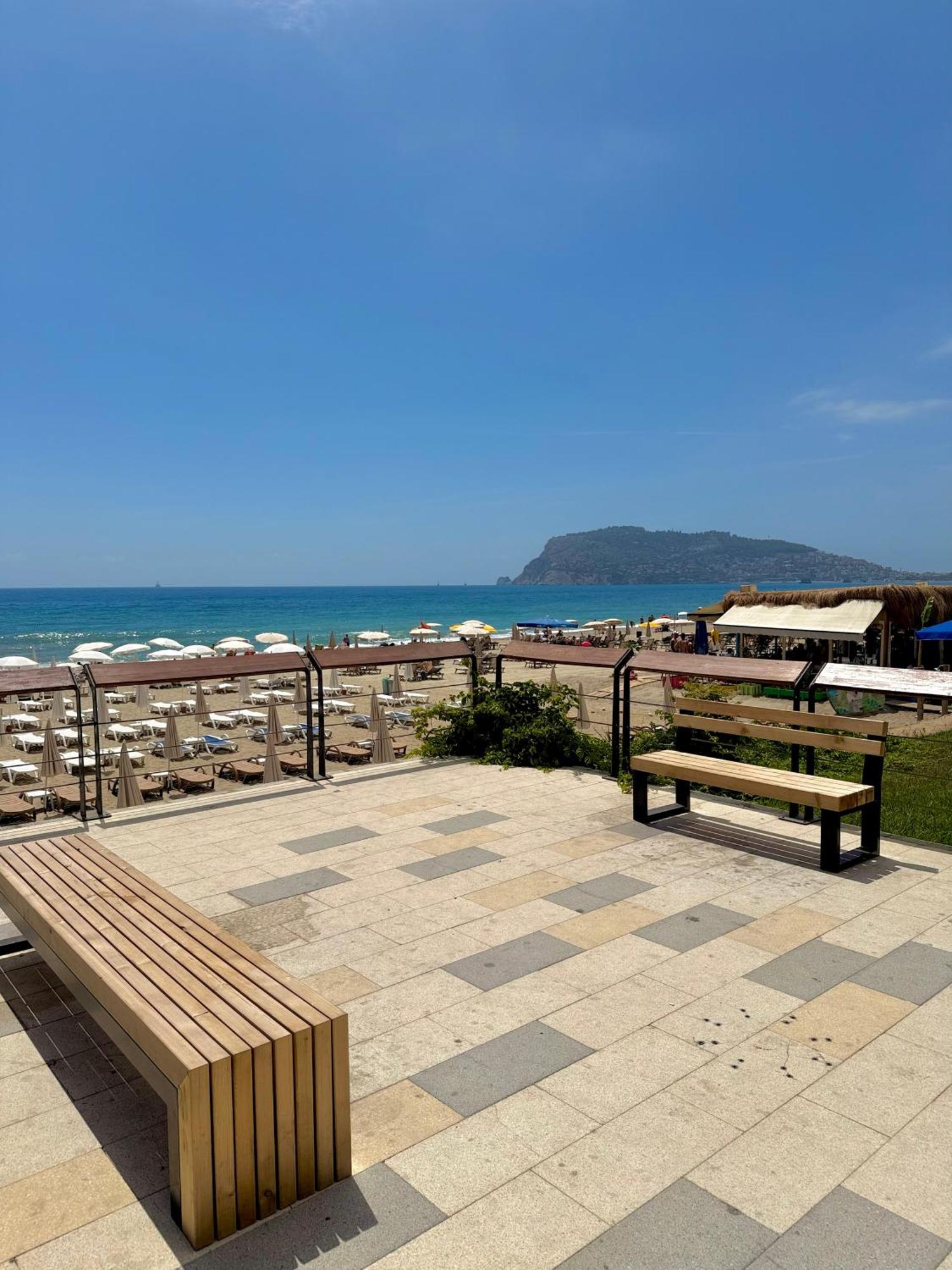 אלאניה Sa Apartments! Beachfront Apartment With Sea View & Pool מראה חיצוני תמונה