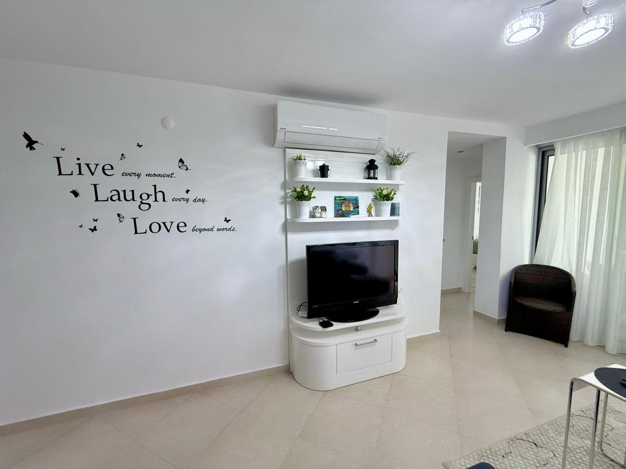 אלאניה Sa Apartments! Beachfront Apartment With Sea View & Pool מראה חיצוני תמונה