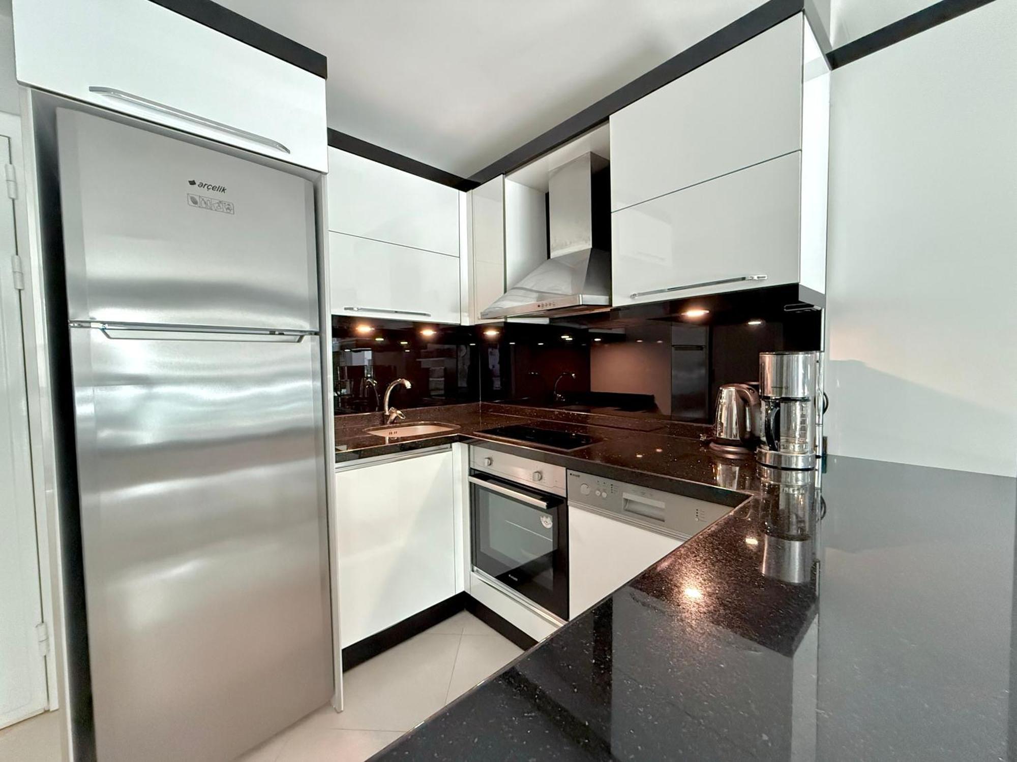 אלאניה Sa Apartments! Beachfront Apartment With Sea View & Pool מראה חיצוני תמונה